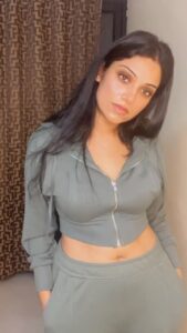 Avanthika Mohan Instagram - It is definitely trending for me! 💖
@hasanshahmusik That Arabic touch MashAllah 👏

#trending #trendingreels #reelsinstagram #explore #bellydance #dance #lifeisbeautiful #goodvibes #reels #fyp #reelsvideo #bachkebachke #avantikamohan #tbt #reelitfeelit