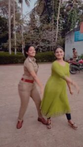 Avanthika Mohan Instagram - After a long time with this lil panda

@sandra._babu 

#reels #reelsinstagram #reelsvideo #trending #trendingreels #trendingnow #explorepage #explore #reelsindia #explorepage✨ #tbt #fyp #dance #dancer #dancersofinstagram #instagram #instagramreels #instagramers #instagood #reelitfeelit #feelitreelit #thoovalsparsham #dancechallenge