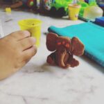 Avanthika Mohan Instagram - Mumma playing with clay😊 Using clay can help your kids explore ideas creatively improve physical dexterity. After all,it’s fun to play with clay! #kids #clay #funwithkids #instagram #instagood #funtimes #kidscrafts
