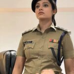 Avanthika Mohan Instagram - IPS Shreya Nandhini This character is very close to my heart, I just love to be her. A daring Cop! Photo courtesy @itsme_yassar 😊 #thoovalsparsham #shreyanandhiniips #ips #policeofficer #actorslife #asianet
