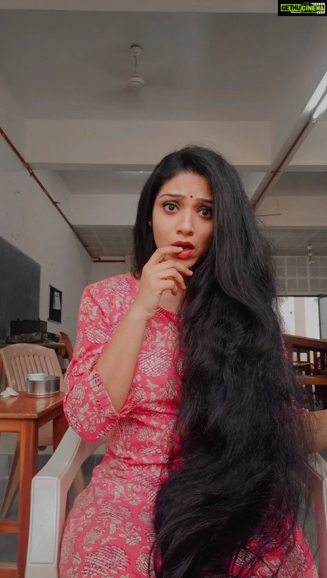 Avanthika Mohan Instagram - I'm born filmy 😃 Back to back shoots..TIRED but I like this tiredness❤️ #reelsinstagram #reelsindia #reelitfeelit #feelitreelit #bollywoodsongs #ddlj #explore #explorepage #trendingreels #expression #reels
