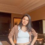 Avanthika Mohan Instagram - Girl next door 🤎 👚 @hm 👖@zara Nails @dartistry.in ❤️ #reelsinstagram #video #trendingreels #reelsvideo #explorepage #reels #reelsinstagram #reelsindia #tiktok #gonegirl #dance #trending #reelitfeelit #badshah #explore #reelsindia