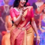 Avanthika Mohan Instagram - Thank you @lulumalltvm @lulucelebrate for inviting me as your #showstopper . I wore a stunning kanjivaram saree coupled with love & hard work of the weavers. Don’t be mistaken that flying kiss was for my son who was excited to see his mumma on stage. ❤️ MUA @maquilleurbysumi Thank you Sumi❤️ Show director @shamkhan.official #lulumall #lulumalltrivandrum #weddingexpo #saree #kanjivaramsaree #weddingdress #sareelove #kerala #photography #instagram #explore
