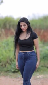 Avanthika Mohan Instagram - Stay Gold! 🧡💫

This song is addictive ❤️

Outfit @hm 
MUA @hillview_beautyparlour 
Video courtesy @_lalu_photography_ 

#reels #trendingreels #trendingsongs #explore #jaaniya #bollywood #reelitfeelit #reelkarofeelkaro #mallu #mollywood #tiktok #reelsinstagram #reelsvideo #love #instagram