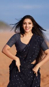Avanthika Mohan Instagram - Be like a peacock & dance with all your beauty 💙 Outfit @blaze__designs MUA @hillview_beautyparlour Video courtesy @aneesh_motive_pix ##reelsinstagram #video #trendingreels #reelsvideo #explorepage #reels #reelsinstagram #reelsindia #tiktok #mallu #dance #trending #reelitfeelit #sareelover