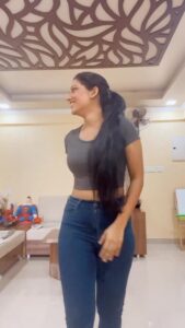 Avanthika Mohan Instagram - Lover girl 🤎 

I love all her songs! My favourite Alisha chinai 

#90skid #lovergirl #trendingsongs #trending #explore #alishachinai #bollywood #love #fyp #reels #reelsinstagram #tiktok #reelsvideo
