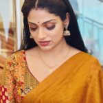 Avanthika Mohan Instagram - In a word full of trends,I want to remain Classic🧡 Photo credit @actor_stebin #actorslife #beingtraditional #sareelove #instagram
