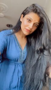 Avanthika Mohan Instagram - എങ്ങനെയുണ്ട്? 😁 #trendingreels #malayalam #reelsvideo #explorepage #reels #reelsinstagram #malayalamreels #reelsindia #tiktok #mallu