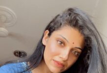 Avanthika Mohan Instagram - എങ്ങനെയുണ്ട്? 😁 #trendingreels #malayalam #reelsvideo #explorepage #reels #reelsinstagram #malayalamreels #reelsindia #tiktok #mallu