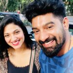 Avanthika Mohan Instagram - When SRK fans met over coffee (btw it’s always bloopers with this blushing girl @avantika.mohan 😂❤️ #srk #fun #friendship #laugh #smile #positivevibes #happiness #cinema #india #trivandrumdiaries #coffeetime #reelsinstagram #reels #reelsindia #reelsvideo #funnyvideos #actor #actress #instagram #instagood #follow #explorepage #igers #newpost #trending #music