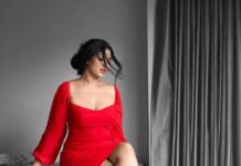 Avanthika Mohan Instagram - Reminds me of my modeling days! Memories❤️ Photographer @nairsaran this is my favourite one! Thank you Bud! 🙏🏻 #picoftheday #photography #instagood #instagram #photooftheday #photoshoot #flashback #memories #gratitude