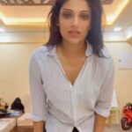 Avanthika Mohan Instagram - ये रातें, ये मौसम, नदी का किनारा, ये चंचल हवा कहा दो दिलों ने, कि मिलकर कभी हम, ना होंगे जुदा ❤️ #reelsinstagram #trendingreels #explore #instagram #lovesongs #oldsongs #yehraateinyehmausam #explorepage #reelkarofeelkaro #trendingreels #trendingnow #hindisongs #bollywood #instagram #reels #reelsvideo