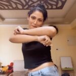 Avanthika Mohan Instagram - Me no getty time for the hate and the bad energy🖤 #trending #explore #reels #dance #afrodance #lovedance #explorepage #trendingreels #ayrastarr #rushchallenge #rushayrastarr #afroking #tiktok #reelsinstagram #reelitfeelit #video #loveafrica