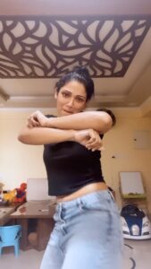 Avanthika Mohan Instagram - Me no getty time for the hate and the bad energy🖤

#trending #explore #reels #dance #afrodance #lovedance #explorepage #trendingreels #ayrastarr #rushchallenge #rushayrastarr #afroking #tiktok #reelsinstagram #reelitfeelit #video #loveafrica