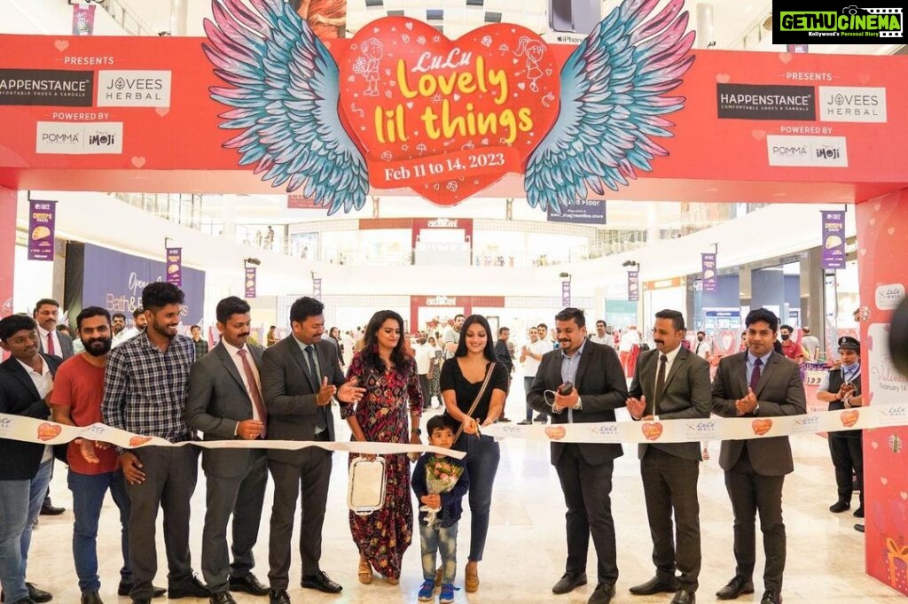 Avanthika Mohan Instagram - Inaugurated Lulu lovely little things @lulumalltvm Check out their lovely little things & surprise your sweethearts Celebrate your love together! ❤ #lulumalltrivandrum #inauguration #valentineday #picoftheday #instagram