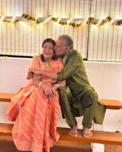 Avinash Tiwary Instagram - I had the best Diwali ever...
All the love and prayers from us to all of you🤗🤗
May we all be blessed with Love,Light and Peace...
May we be blessed by abundance forever🙏🏻🙏🏻

Also माताश्री ke banaye Dahi Wade were the highlight of my night ;)