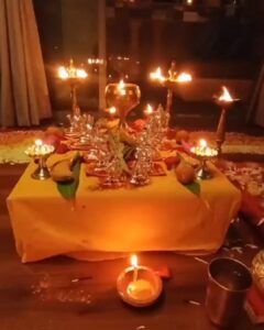 Avinash Tiwary Instagram - I had the best Diwali ever...
All the love and prayers from us to all of you🤗🤗
May we all be blessed with Love,Light and Peace...
May we be blessed by abundance forever🙏🏻🙏🏻

Also माताश्री ke banaye Dahi Wade were the highlight of my night ;)