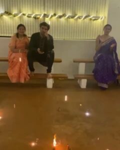 Avinash Tiwary Instagram - I had the best Diwali ever...
All the love and prayers from us to all of you🤗🤗
May we all be blessed with Love,Light and Peace...
May we be blessed by abundance forever🙏🏻🙏🏻

Also माताश्री ke banaye Dahi Wade were the highlight of my night ;)