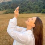 Ayesha Jhulka Instagram - Enjoying the song ….🎶🎵 #songs #song #lyrics #music #enjoy #feel #feelgood #singersongwriter #singers #singer #feelitreelit #instagram #instagood #instadaily #instagood #friday #fridaymood