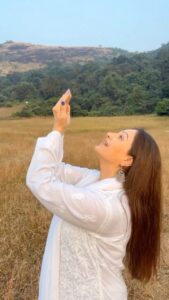 Ayesha Jhulka Instagram - Enjoying the song ….🎶🎵

#songs #song #lyrics #music #enjoy #feel #feelgood #singersongwriter #singers #singer #feelitreelit #instagram #instagood #instadaily #instagood #friday #fridaymood