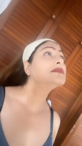 Ayesha Jhulka Instagram - They never understand 🙄🙈

#understanding #relationships #relationshipgoals #headache #aj #instagood #instagram #instadaily #reelitfeelit #thursday #thursdayvibes