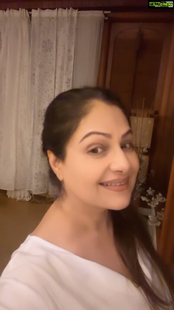 Ayesha Jhulka Instagram - “Poetry is truth in its Sunday clothes.” ― Philibert Joseph Roux #funday #poetry #fun #funnyvideos #funnyreels #funtimes #holiday #timepass #aj #funny #instagood #instagram #instadaily #instamood #sunday #sundayfunday #sundays #sunday