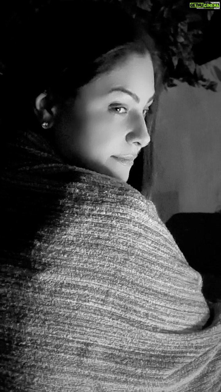Ayesha Jhulka Instagram - “Life is in color, but black and white is more realistic…” Samuel Fuller #blackandwhite #black #white #real #realistic #blackandwhitephotography #oldsongs #retro #music #songs #bollywood #instagood #instagram #instadaily #instamood #friday #fridayfeels #fridays