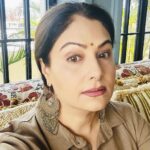 Ayesha Jhulka Instagram - My favorite colors come from the shades of local earth. Dig in the ground and you'll find so many layers of color- #colours #colour #earth #earthy #nature #browns #greens #nature #aj #instagood #instagram #instadaily #photooftheday #photo #tuesday #tuesdayvibes #tuesdays