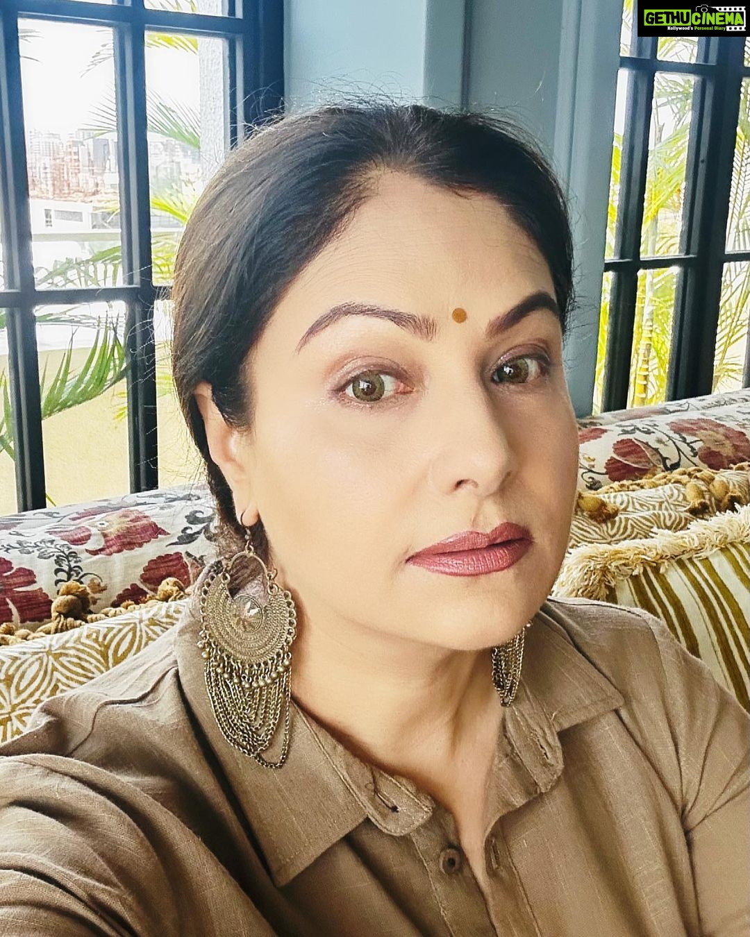 Ayesha Jhulka Instagram - My favorite colors come from the shades of local earth. Dig in the ground and you'll find so many layers of color- #colours #colour #earth #earthy #nature #browns #greens #nature #aj #instagood #instagram #instadaily #photooftheday #photo #tuesday #tuesdayvibes #tuesdays