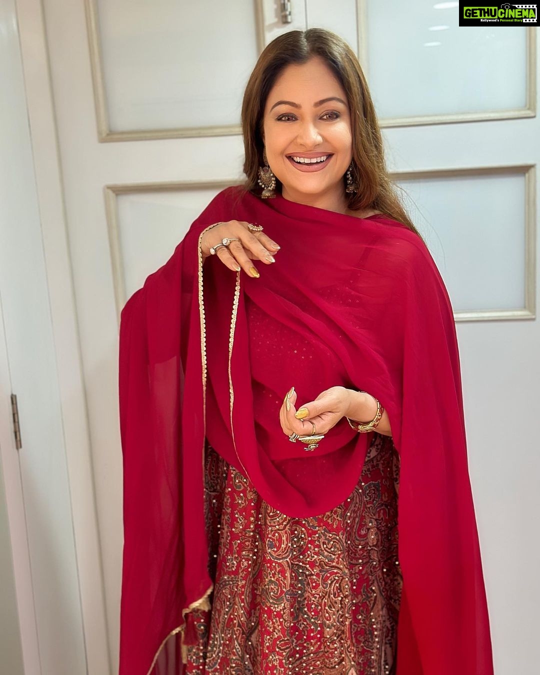 Ayesha Jhulka Instagram - βWhen I wear red I feel like I can do anything. Try and stop meβ¦β π ππ #red #reddress #danger #stunning #outfit #moods #confidence #confident #aj #instagram #instagood #instadaily #photooftheday #photo #thursday #thursdayvibes #love #colour