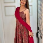 Ayesha Jhulka Instagram - “When I wear red I feel like I can do anything. Try and stop me…” 🛑 😜😂 #red #reddress #danger #stunning #outfit #moods #confidence #confident #aj #instagram #instagood #instadaily #photooftheday #photo #thursday #thursdayvibes #love #colour