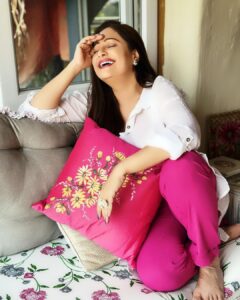 Ayesha Jhulka Instagram - “My style varies on my mood or the weather of the day.”

#mood #moods #laugh #smile #think #confused #happy #relax #chill #aj #photooftheday #instagram #instagood #instadaily #live #life #wednesday #wednesdaywisdom