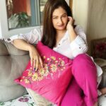 Ayesha Jhulka Instagram - “My style varies on my mood or the weather of the day.” #mood #moods #laugh #smile #think #confused #happy #relax #chill #aj #photooftheday #instagram #instagood #instadaily #live #life #wednesday #wednesdaywisdom