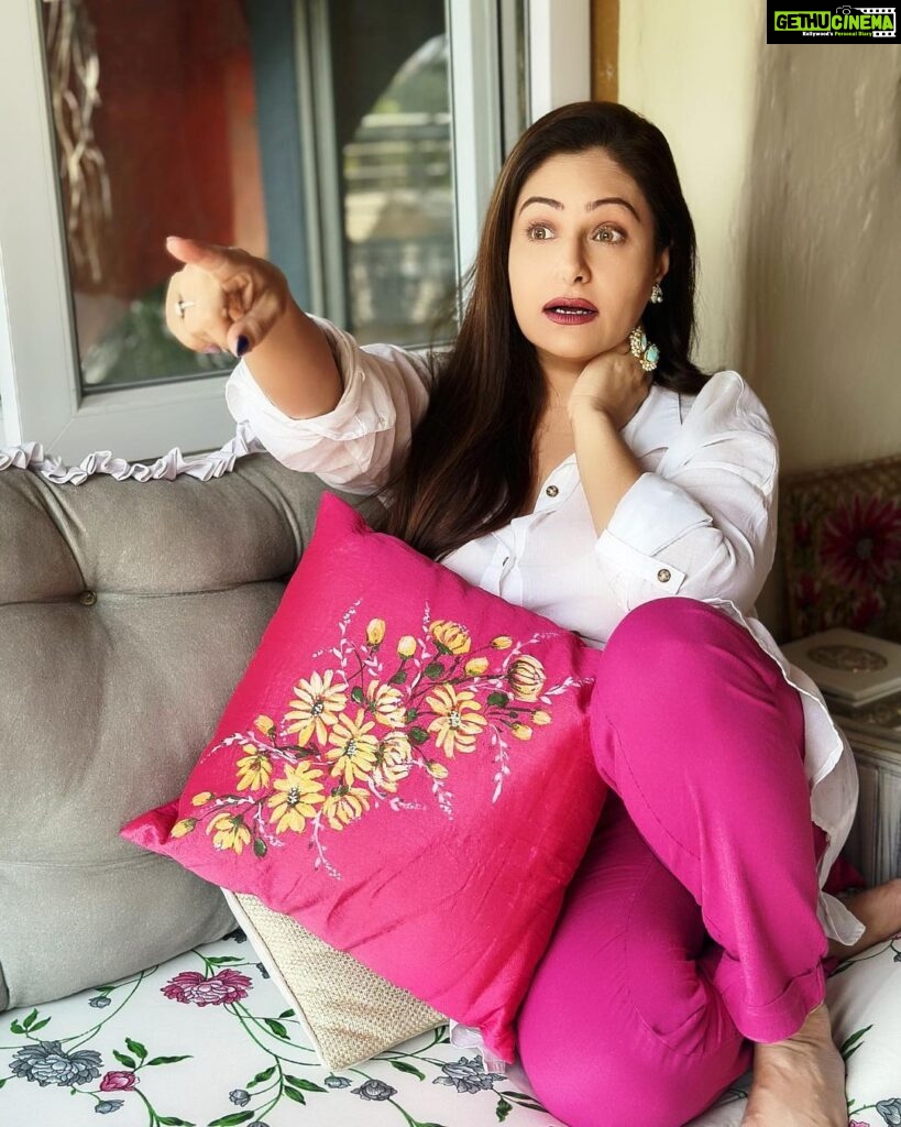 Ayesha Jhulka Instagram - “My style varies on my mood or the weather of the day.” #mood #moods #laugh #smile #think #confused #happy #relax #chill #aj #photooftheday #instagram #instagood #instadaily #live #life #wednesday #wednesdaywisdom