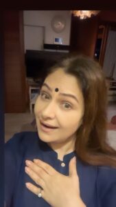 Ayesha Jhulka Instagram - दिल की बातें आप क्या समझेंगे हुज़ूर !! 😜😁💕 #heart #❤️ #hearttouching #love #loveislove #loveyou #lovesongs #aj #instagood #instagram #instamood #instadaily #instareels #reelitfeelit #wednesday #wednesdays #instareels♥️