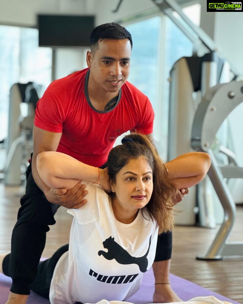 Ayesha Jhulka Instagram - No one ever built muscle without a little hustle💪🏻 #stayfit #stayfitdontquit #stretchitout