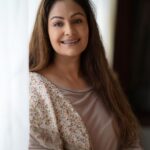 Ayesha Jhulka Instagram - A journey of a thousand miles begins with a smile 😊 @kailashgandhiphotography #smile #favourite #contagious #bright #smiley #emoticon #thoughtoftheday #photooftheday #photography #morning #instagood #instagram #instadaily #tuesday #aj #tuesdayvibes #tuesdays