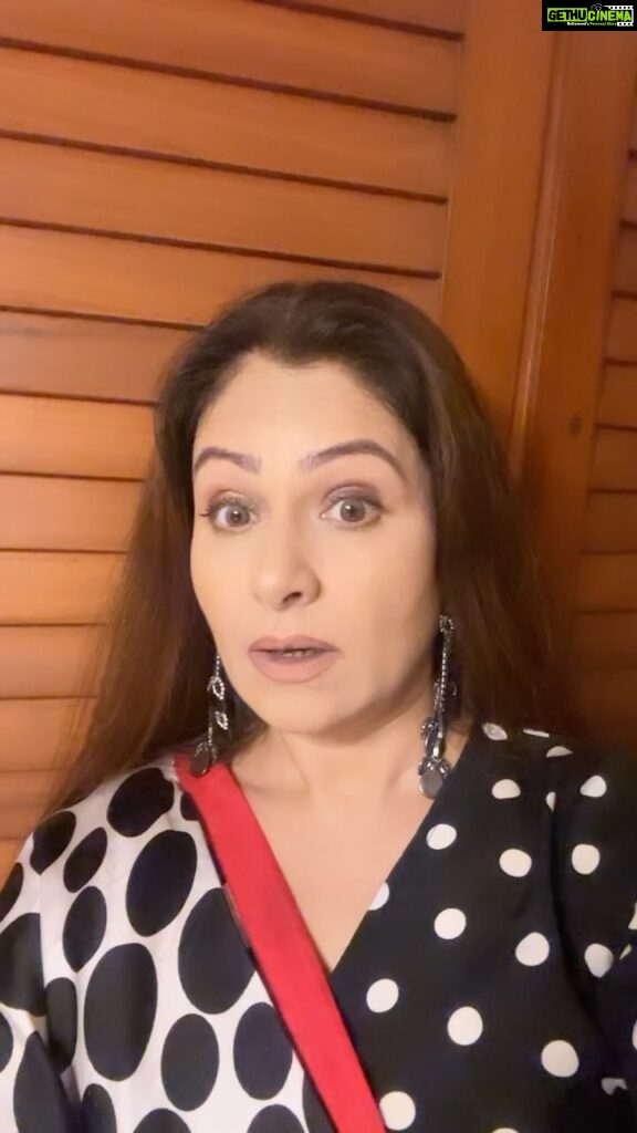Ayesha Jhulka Instagram - 22 since more than 22 years 😂😂😂 #feelyoung #number #grace #fitness #healthy #fun #funnyvideos #funnyreels #comedy #instafun #instafunny #lol #aj #comedyreels #comedyvideos #instagood #instagram #instadaily #insta #tuesday