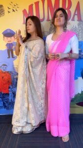 Ayesha Jhulka Instagram - Mera Surprise unka Shock 😂

#radiocity #saasbahu #sassybahu #marriage #slacker #surprise #rjarchana #happyfamily #conditionsapply #daughter #fun #funnyvideos #funny #laugh #aj #instagood #instagram #instadaily #monday #mondaymood #funday
