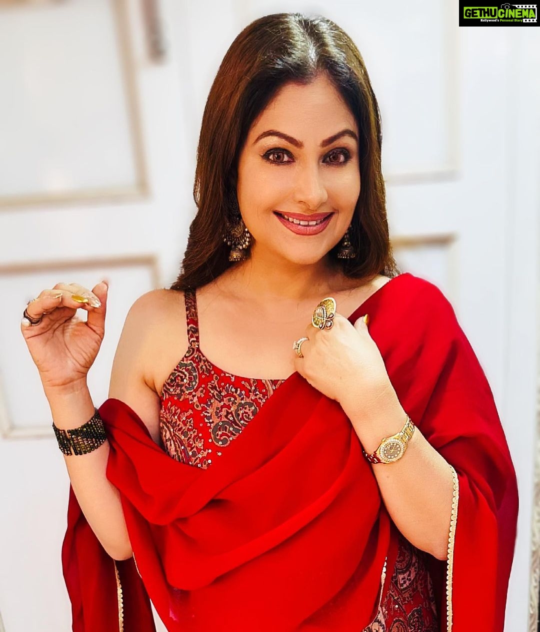 Ayesha Jhulka Instagram - “Red is for fire red is for love too it lies in our hand what we wanna choose.” – Shivangi Lavaniya #red #reddress #fire #love #heart #❤️ #❤️❤️❤️ #aj #colour #moods #instagood #instagram #instadaily #photooftheday #photo #photos #friday #friyay