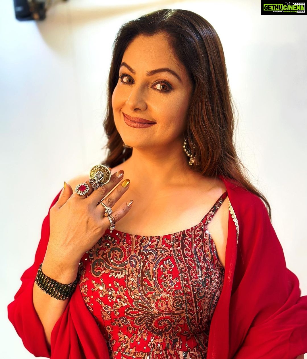 Ayesha Jhulka Instagram - “Red is for fire red is for love too it lies in our hand what we wanna choose.” – Shivangi Lavaniya #red #reddress #fire #love #heart #❤️ #❤️❤️❤️ #aj #colour #moods #instagood #instagram #instadaily #photooftheday #photo #photos #friday #friyay