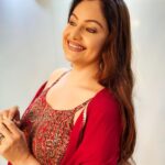 Ayesha Jhulka Instagram - “Red is for fire red is for love too it lies in our hand what we wanna choose.” – Shivangi Lavaniya #red #reddress #fire #love #heart #❤️ #❤️❤️❤️ #aj #colour #moods #instagood #instagram #instadaily #photooftheday #photo #photos #friday #friyay