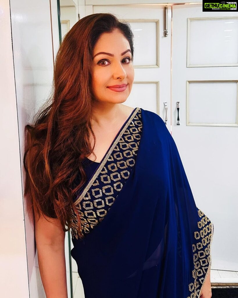 Ayesha Jhulka Instagram - Sarees are my timeless Classic 😍♥️ #blue #saree #sareelove #indian #traditional #elegance #obsession #favourite #aj #love #photooftheday #photo #instagood #instagram #instadaily #insta #monday