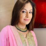 Ayesha Jhulka Instagram - झुकी झुकी सी नज़र …. 🎵 #love #romance #feelings #express #eyes #behold #smile #aj #instagood #photooftheday #instagram #feeling #instadaily #thursday #thursdayvibes