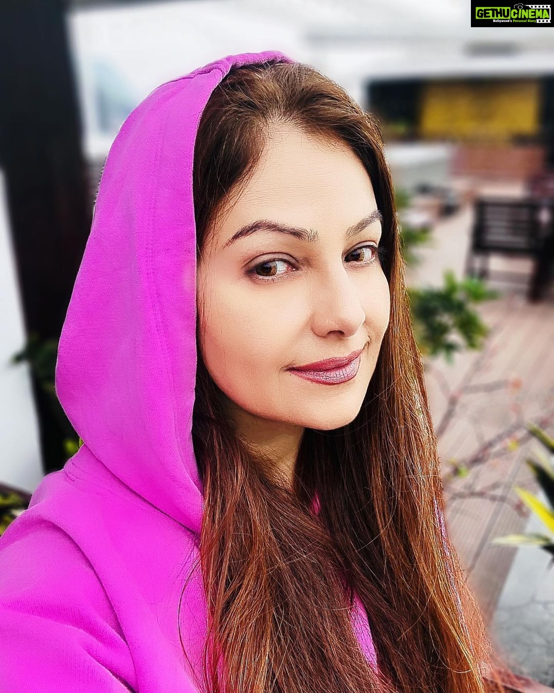 Ayesha Jhulka Instagram - Sometimes I have loved the peacefulness of an ordinary Sunday. #sometimes #peaceful #relaxed #normal #sunday #weekend #photooftheday #smile #smiles #instagood #instagram #aj #happy #content #instadaily #insta