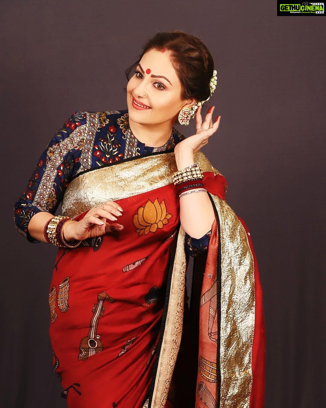 Ayesha Jhulka Instagram - A red saree in the wardrobe is as important as a black dress 😍❤️ PR - @manalirawat Jewellery - @khushi_jewels Stylist - @prynkamundada Asst Stylist- @jaya_bhatra Hair - @shparveen347 Makeup- @samina_makeupmagic Managed @deepalikhetan #loveforred #saree #elegance #tradition #traditional #culture #indian #red #sareelove #ootd #selflove #photooftheday #instagood #instagram #festival #wednesday #love