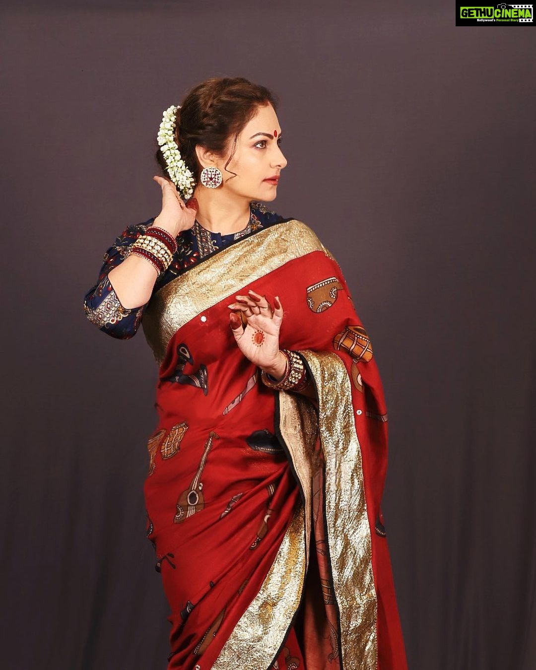 Ayesha Jhulka Instagram - A red saree in the wardrobe is as important as a black dress 😍❤️ PR - @manalirawat Jewellery - @khushi_jewels Stylist - @prynkamundada Asst Stylist- @jaya_bhatra Hair - @shparveen347 Makeup- @samina_makeupmagic Managed @deepalikhetan #loveforred #saree #elegance #tradition #traditional #culture #indian #red #sareelove #ootd #selflove #photooftheday #instagood #instagram #festival #wednesday #love