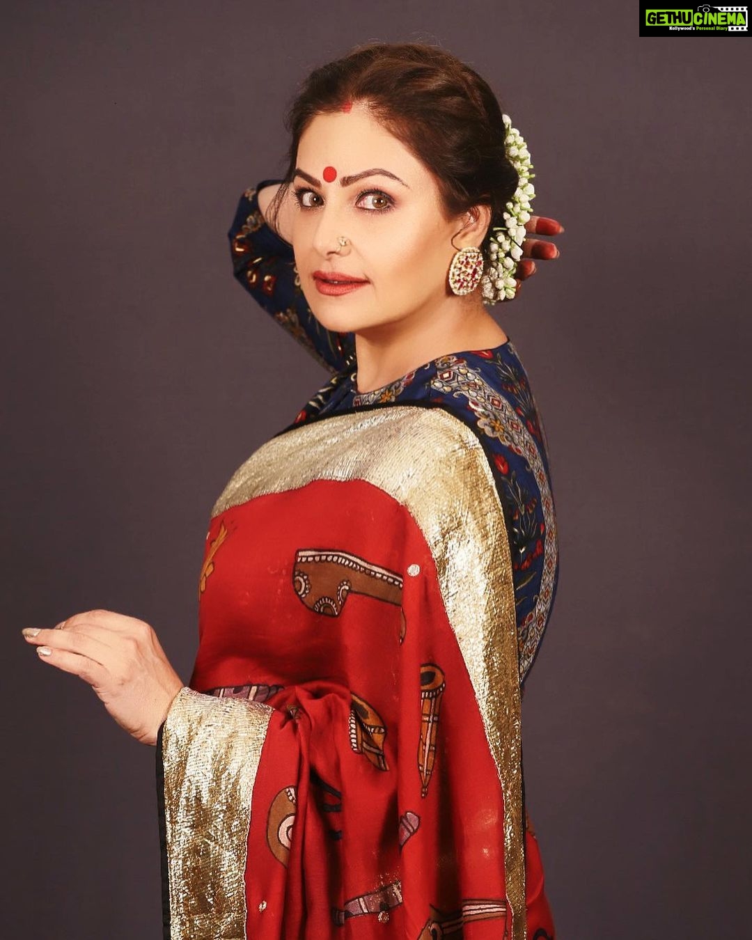 Ayesha Jhulka Instagram - A red saree in the wardrobe is as important as a black dress 😍❤️ PR - @manalirawat Jewellery - @khushi_jewels Stylist - @prynkamundada Asst Stylist- @jaya_bhatra Hair - @shparveen347 Makeup- @samina_makeupmagic Managed @deepalikhetan #loveforred #saree #elegance #tradition #traditional #culture #indian #red #sareelove #ootd #selflove #photooftheday #instagood #instagram #festival #wednesday #love