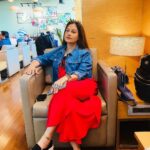 Ayesha Jhulka Instagram - Sometimes you need to just sit back and observe 🧐 #red #redridinghood #relax #watch #attention #silence #instagood #photooftheday #instagram #instamood #monday #aj #mondaymood