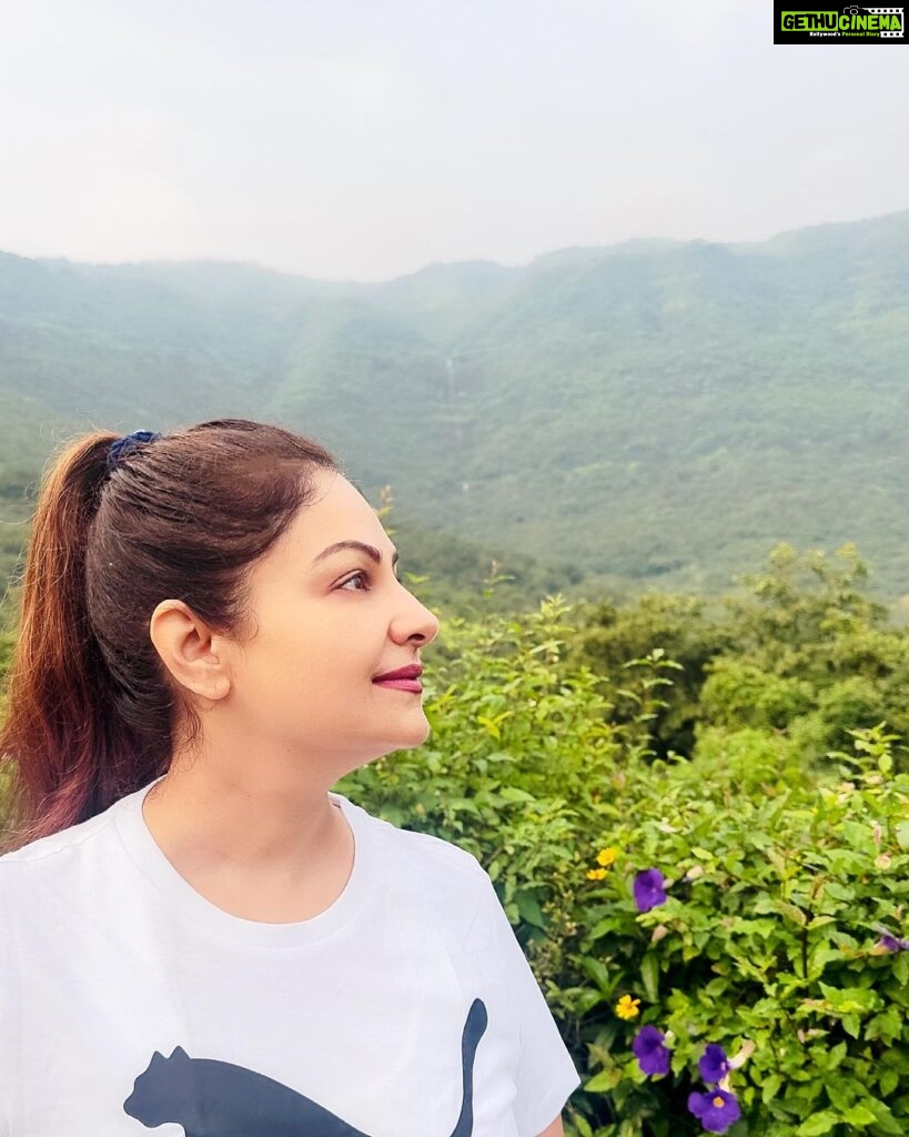 Ayesha Jhulka Instagram - Every day is a fresh beginning; Every morn is the world made new. 😊 #new #morning #beautiful #nature #instagood #instadaily #instagood #saturday #saturdayvibes